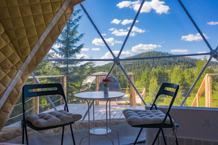 Ural Dağları'nın panoramik manzarasını sunan kubbeli otel LADAGLAMP