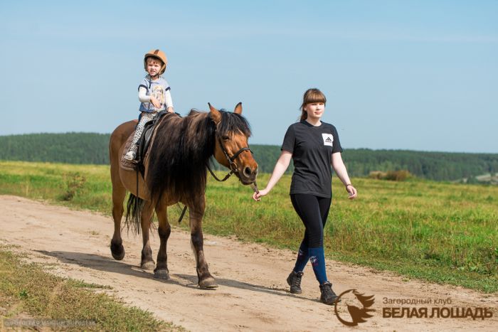 Конно-спортивный клуб "Белая лошадь"